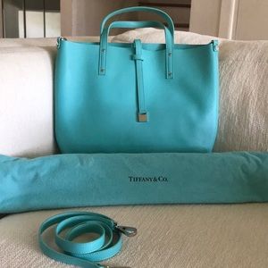 Tiffany shopper